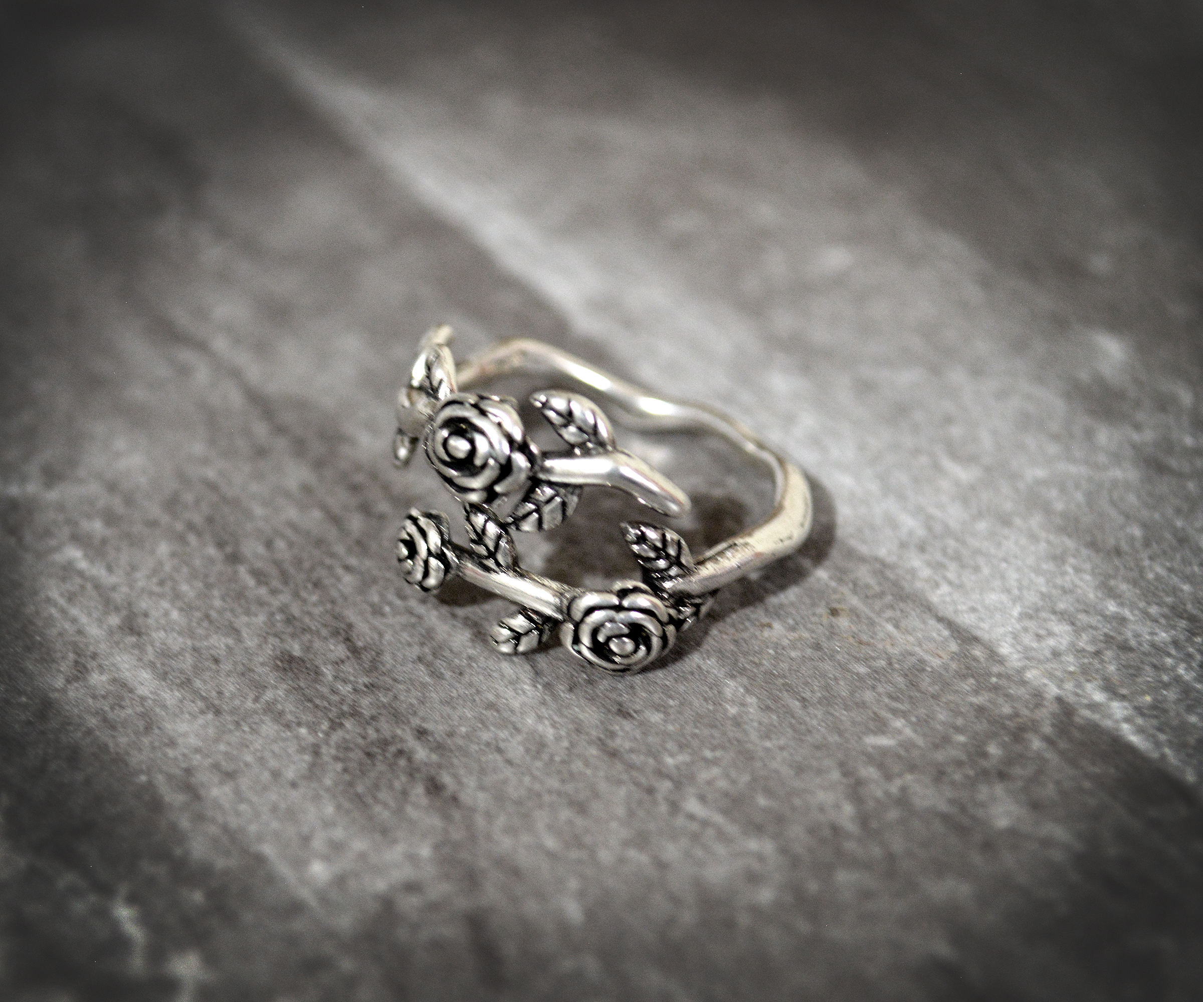 Etched 925 Silver Adjustable Roses Ring - One Size Gothic Floral Romantic Jewelry - Adjust from sizes 5 to 9